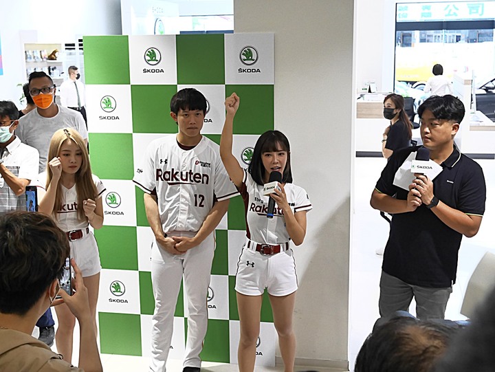 ŠKODA OCTAVIA COMBI 1.0TSI e-TEC 15,000km保養全紀錄,巧遇【ŠKODA x Rakuten Monkeys 樂天桃猿一日店長】台北場