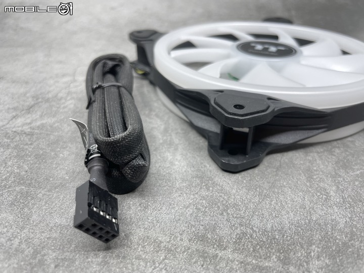 [開箱] 可拆可換 TT 耀影 SWAFAN RGB 風扇