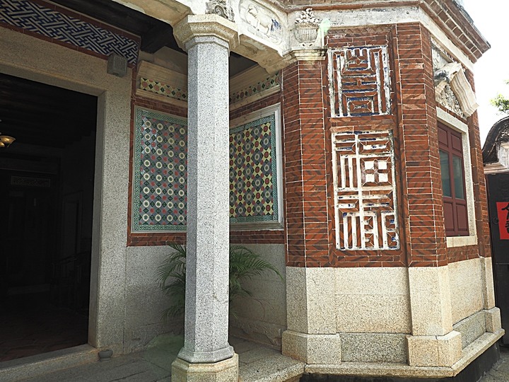 「有水頭富，無水頭厝」之前水頭中界洋樓群 — 金水國小、得月樓、僑鄉文化館、黃永遷、黃永鑿兄弟洋樓(水頭42號洋樓) — 盛夏金門四日行 金城篇 第1部