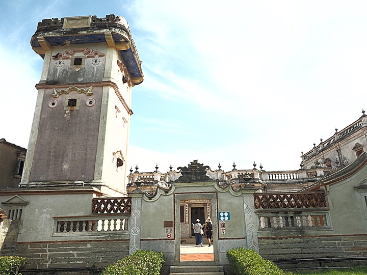 「有水頭富,無水頭厝」之前水頭中界洋樓群 — 金水國小、得月樓、僑鄉文化館、黃永遷、黃永鑿兄弟洋樓(水頭42號洋樓) — 盛夏金門四日行 金城篇 第1部