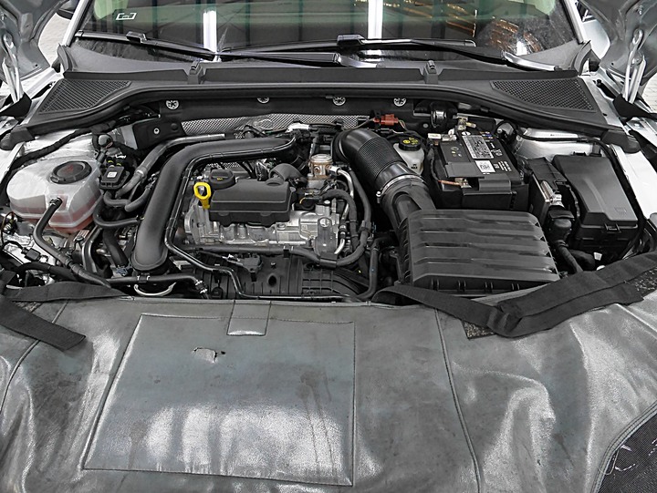 ŠKODA OCTAVIA COMBI 1.0TSI e-TEC 15,000km保養全紀錄,巧遇【ŠKODA x Rakuten Monkeys 樂天桃猿一日店長】台北場