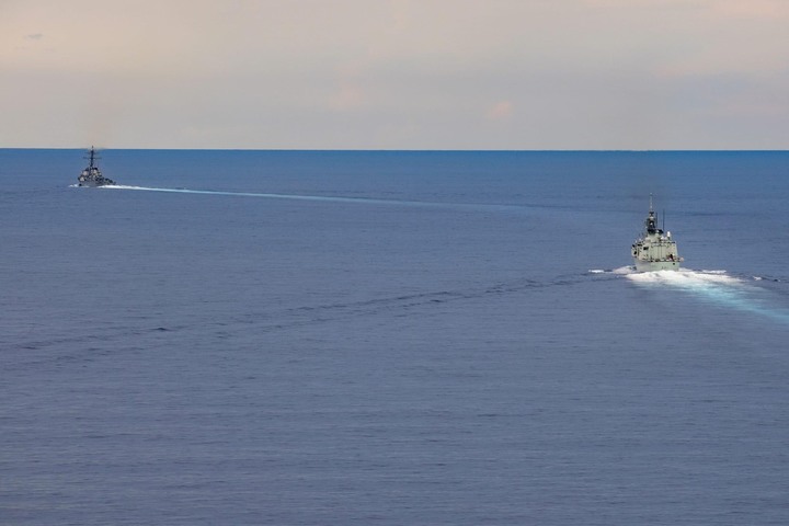 美國跟加拿大軍艦聯袂例行性通過台灣海峽