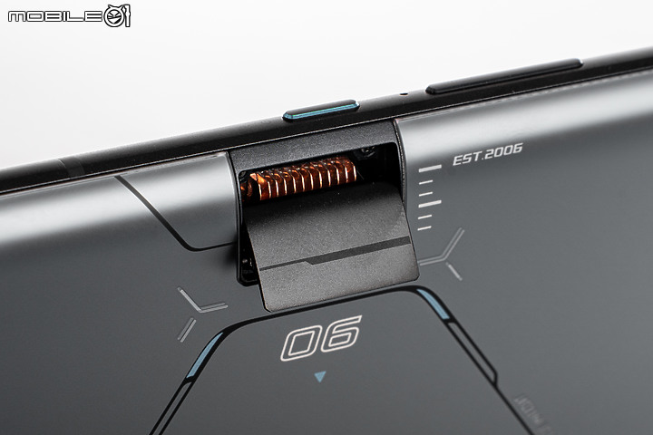 ASUS ROG Phone 6D Ultimate|天璣9000+佐散熱閥 成就冷卻新境界