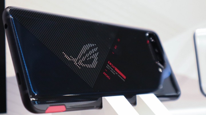 點我看大圖 ROG Phone 新成員報到!不打遊戲就不適合擁有 ROG Phone 6 Pro 嗎?