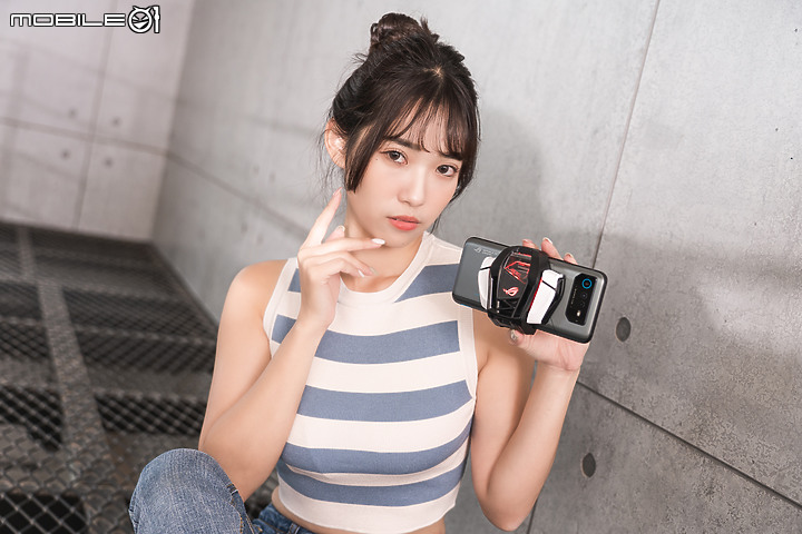 ASUS ROG Phone 6D Ultimate|天璣9000+佐散熱閥 成就冷卻新境界