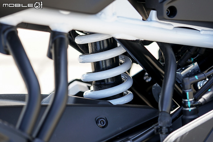 CFMOTO 300SR 試駕|操控中規中矩 配備相對超值