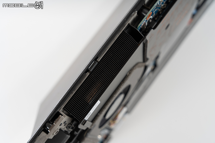 ROG Strix SCAR 17 SE G733 測試報告|為極致電競效能而生!