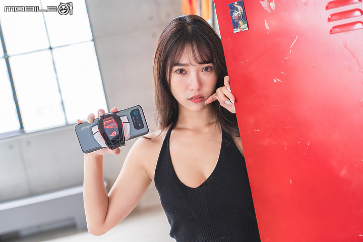 ASUS ROG Phone 6D Ultimate|天璣9000+佐散熱閥 成就冷卻新境界