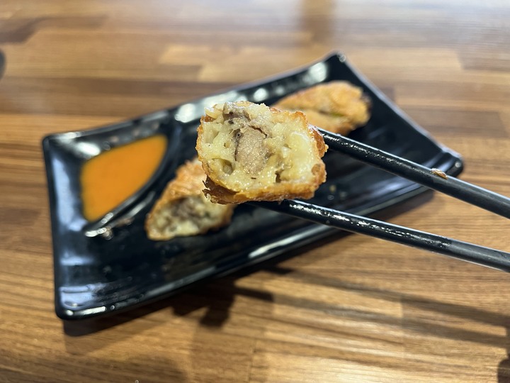 [食記] 六石麵，台灣基隆中正，香Q有彈性乾麵配上現炸肉卷及排骨