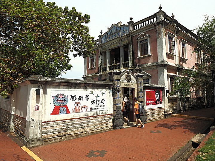 「有水頭富,無水頭厝」之前水頭中界洋樓群 — 金水國小、得月樓、僑鄉文化館、黃永遷、黃永鑿兄弟洋樓(水頭42號洋樓) — 盛夏金門四日行 金城篇 第1部