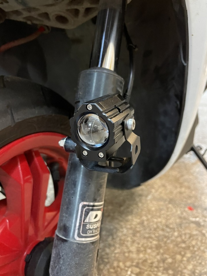 終於替我的愛車雷霆裝了個外掛霧燈