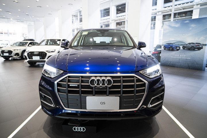Q5 40 Launch Edition實拍照分享(加碼Q5 40 SB Launch Edition)