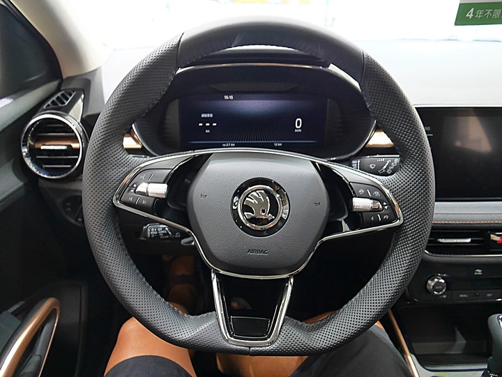 ŠKODA OCTAVIA COMBI 1.0TSI e-TEC 15,000km保養全紀錄,巧遇【ŠKODA x Rakuten Monkeys 樂天桃猿一日店長】台北場