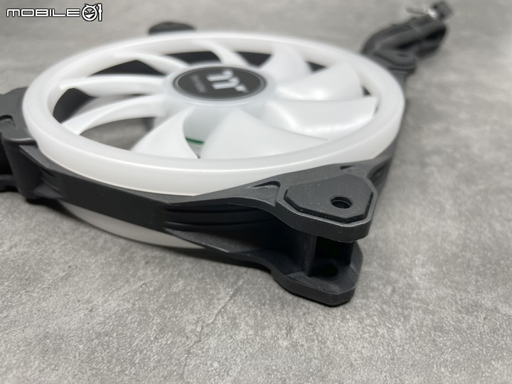 [開箱] 可拆可換 TT 耀影 SWAFAN RGB 風扇