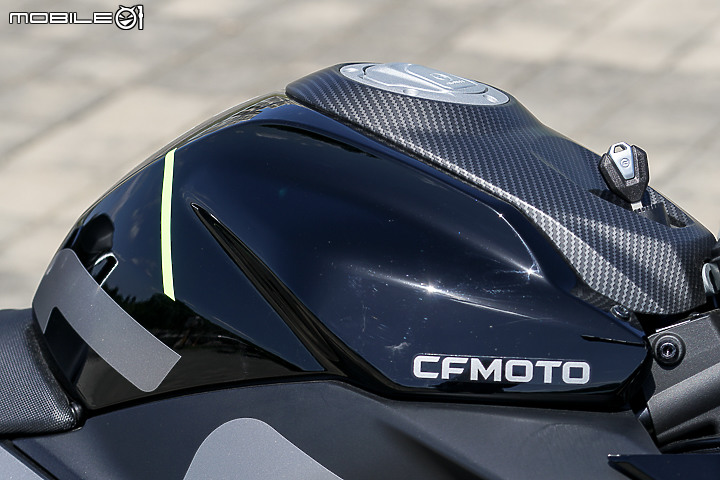 CFMOTO 300SR 試駕|操控中規中矩 配備相對超值