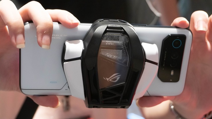 點我看大圖 ROG Phone 新成員報到!不打遊戲就不適合擁有 ROG Phone 6 Pro 嗎?