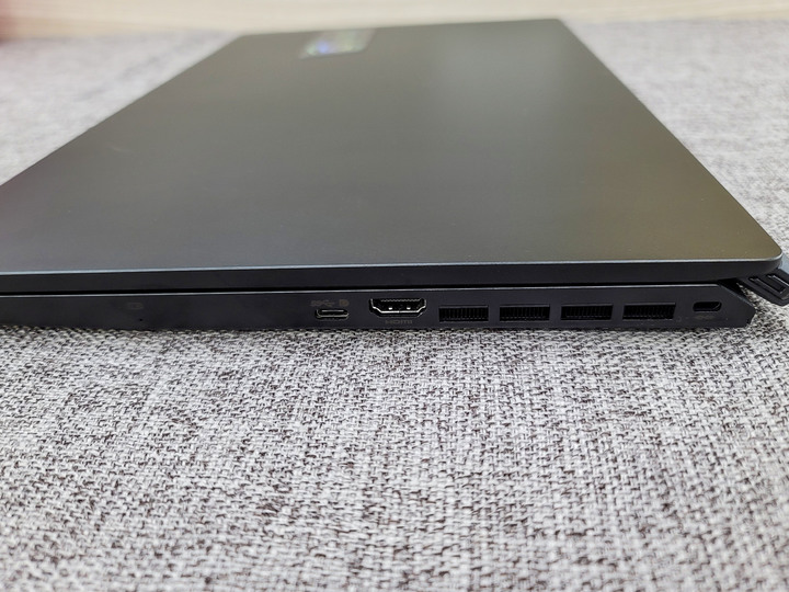 文書機跳電競筆電初體驗, MSI Stealth 17M開箱