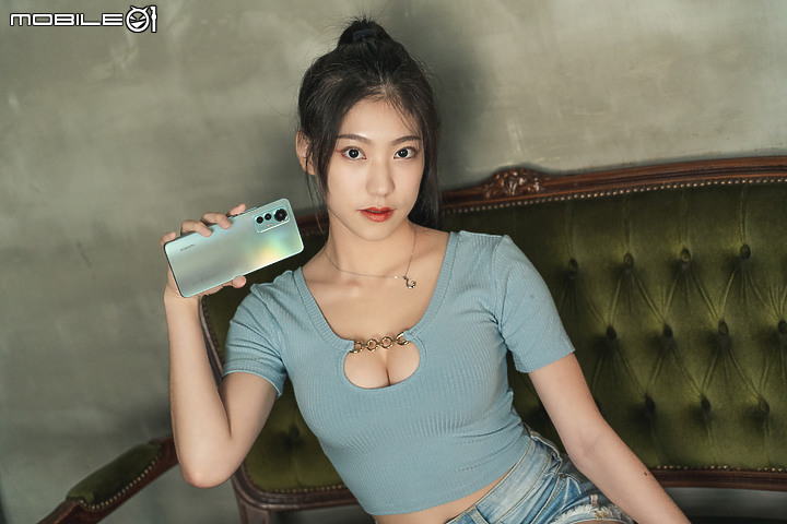 小米12 Lite / Nothing Phone(1)比較│穩健與新潮的中階對決!