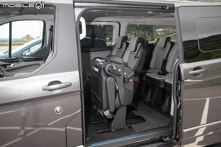 Ford Tourneo Custom八座豪華型試駕|新年式選擇更豐富,商務、家用兩相宜!