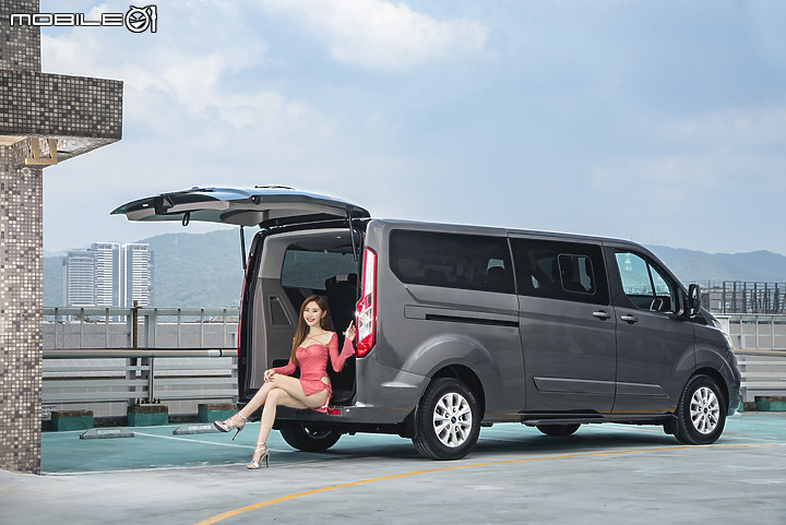 Ford Tourneo Custom八座豪華型試駕|新年式選擇更豐富,商務、家用兩相宜!