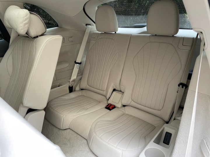 EQS450X4 SUV 測試