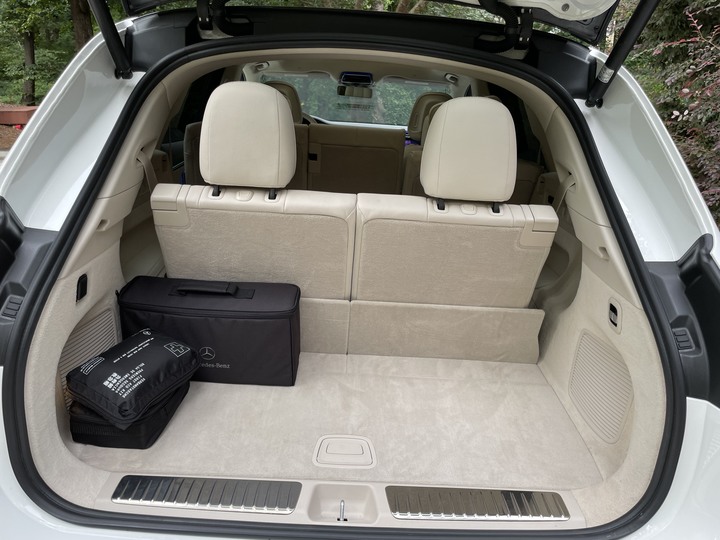 EQS450X4 SUV 測試