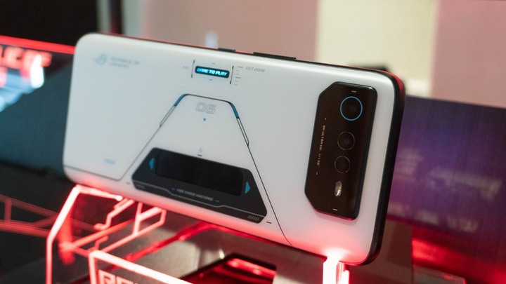 點我看大圖 ROG Phone 新成員報到!不打遊戲就不適合擁有 ROG Phone 6 Pro 嗎?
