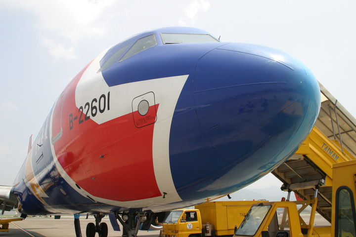 台灣少見的雙面不同色彩繪機 B-22601