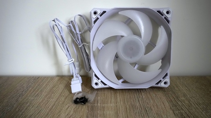 【開箱】白色控的新選擇!!｜DarkFlash DLX21 & S101開箱