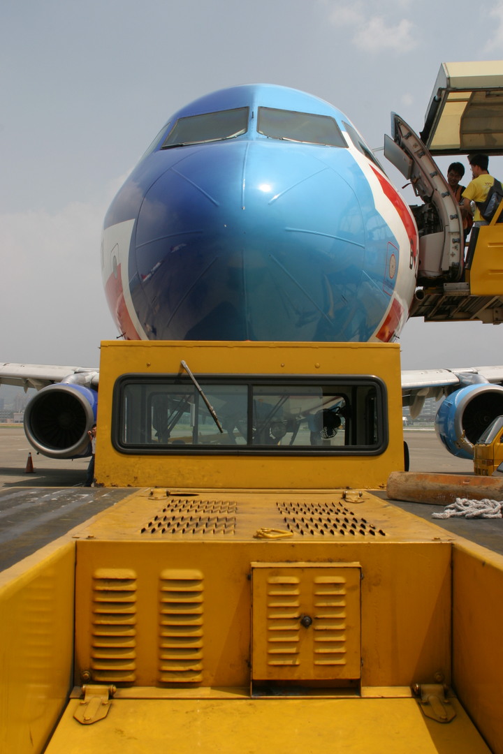 台灣少見的雙面不同色彩繪機 B-22601