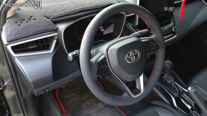 點我看大圖 TOYOTA 12代ALTIS手縫方向盤 DIY經驗分享