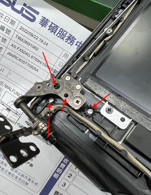 ASUS TUF FX504 產品過保固不久，轉軸處塑膠柱幾乎全部斷光 !! (附上與ASUS工程師對話)