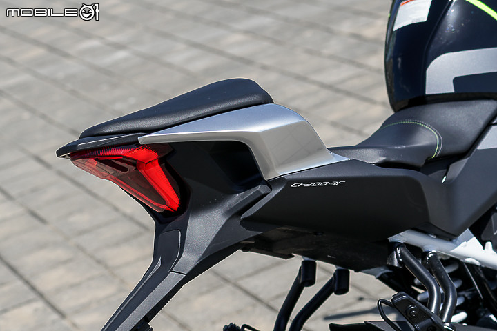CFMOTO 300SR 試駕|操控中規中矩 配備相對超值