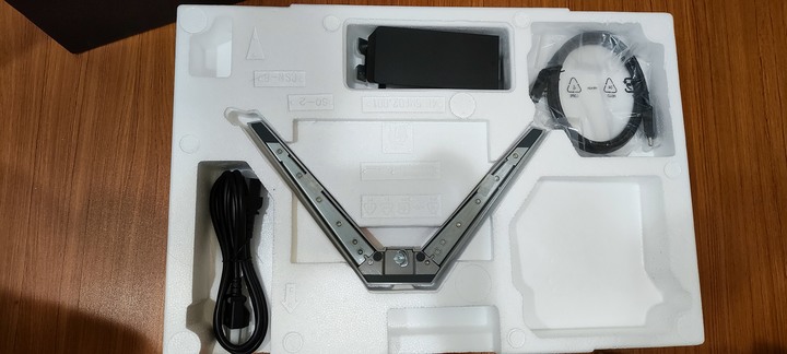 新電競螢幕BenQ EX240N開箱