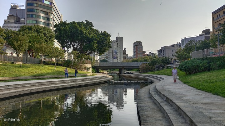 我們家的兩天一夜中部小旅行 - 台中自然科學博物館/台中鳳凰酒店的超大遊戲室跟澎湃早午餐/柳川水岸步行區/中華路夜市/台中市第二市場&自由路糕餅街一遊/第四信用合作社的冰/審計新村真好逛