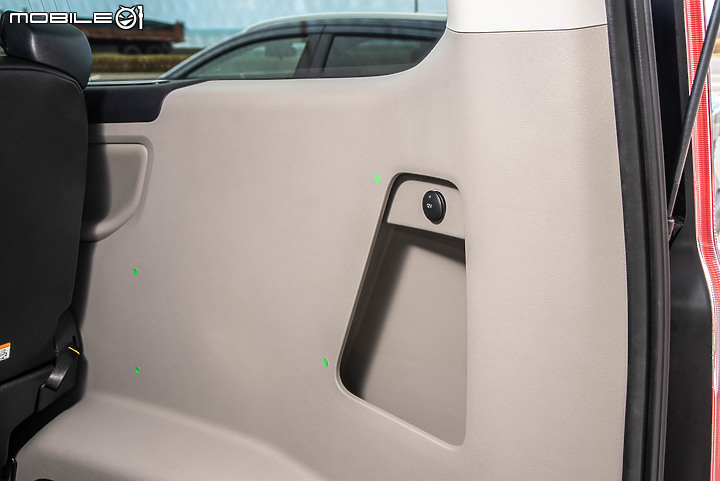 Ford Tourneo Custom八座豪華型試駕|新年式選擇更豐富,商務、家用兩相宜!