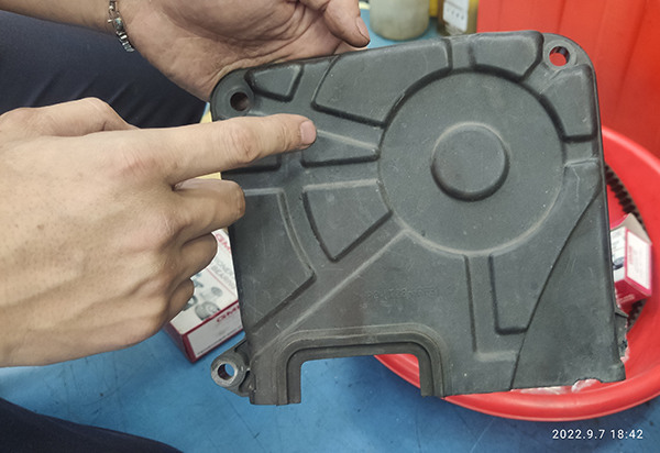04年Matrix1.6 冷氣壓縮機+引擎腳+4條皮帶(更換)