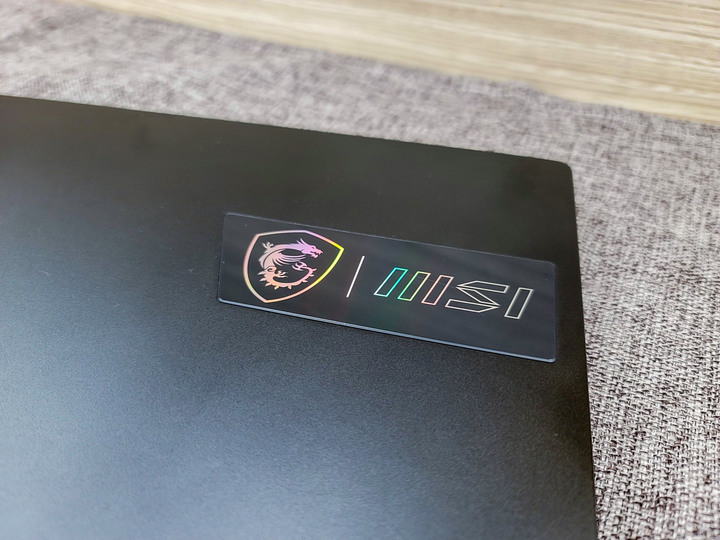 文書機跳電競筆電初體驗, MSI Stealth 17M開箱