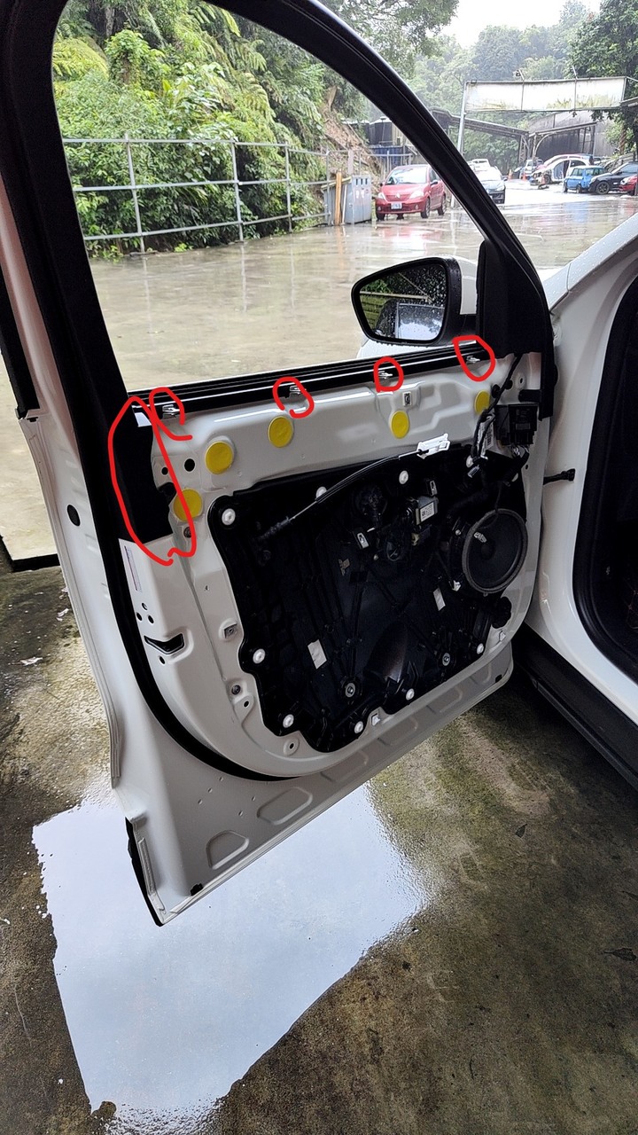 KUGA MK3旗艦180 車門異音進萬華莒光廠4次修不好 只好自己來簡單教學