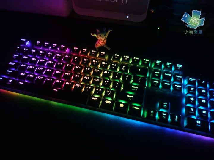 【小宅開箱】不一樣的矮軸！輕巧快速的COUGAR 光學機械軸電競鍵盤開箱體驗