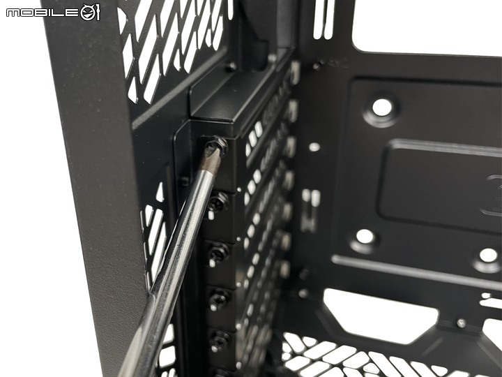 [開箱] CM MasterBox 520 Mesh 中直立式機殼