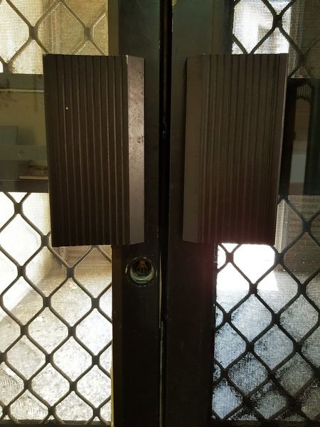 這種玻璃鋁門 可以換成電子鎖嗎?