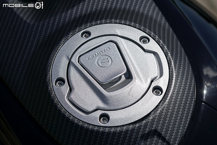 CFMOTO 300SR 試駕|操控中規中矩 配備相對超值