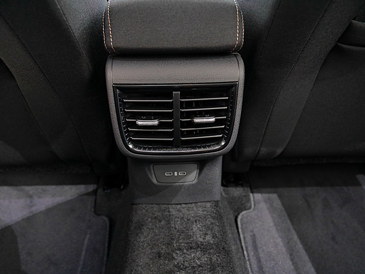ŠKODA OCTAVIA COMBI 1.0TSI e-TEC 15,000km保養全紀錄,巧遇【ŠKODA x Rakuten Monkeys 樂天桃猿一日店長】台北場