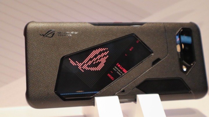 點我看大圖 ROG Phone 新成員報到!不打遊戲就不適合擁有 ROG Phone 6 Pro 嗎?