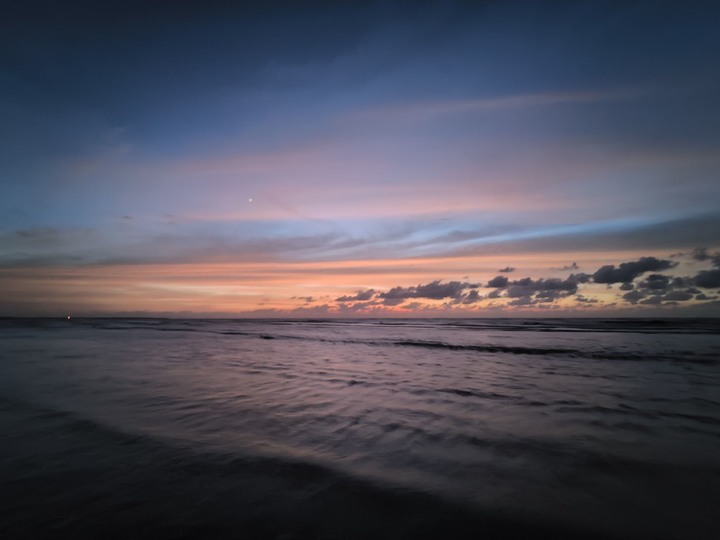 ZenFone 9夜景模式照片 來蓋大樓吧!