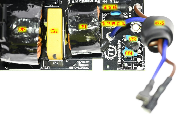 Thermaltake TOUGHPOWER GF3 1000W金牌全模組化電源開箱