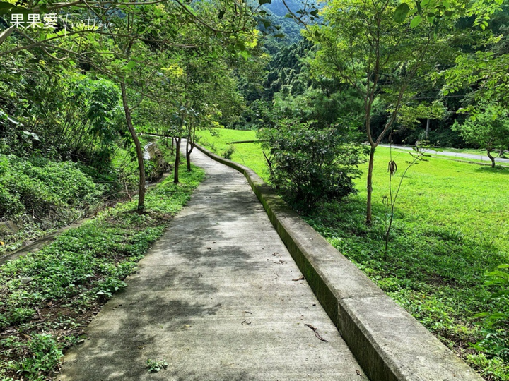 南投景點|免費玩水消暑，戲石坑，還有許多蝴蝶身邊圍繞