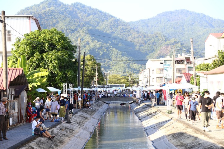 最美水岸市集！高雄美濃「水圳漫旅藝術節」點亮百年水圳、感受濃濃的日本風情！