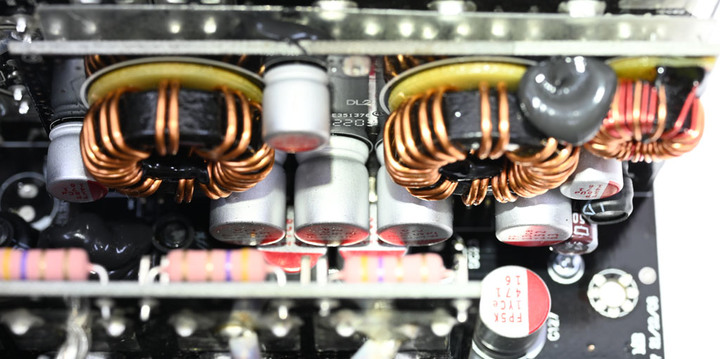 CORSAIR HX1500i 1500W白金全模組化電源開箱
